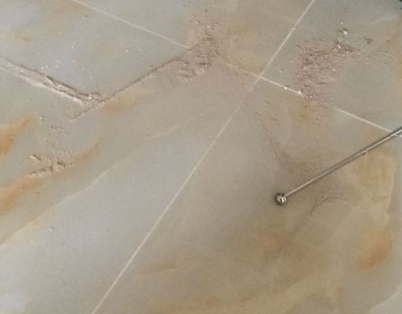 老边瓷砖空鼓维修公司分享粘合剂选择不当在瓷砖铺贴过程中可能导致以下问题