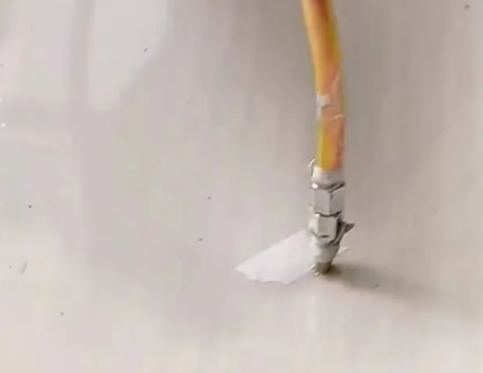老边瓷砖空鼓维修公司专业解答在瓷砖铺贴过程中，如果使用的砂料过粗（如全部使用了粗砂），可能会导致以下问题